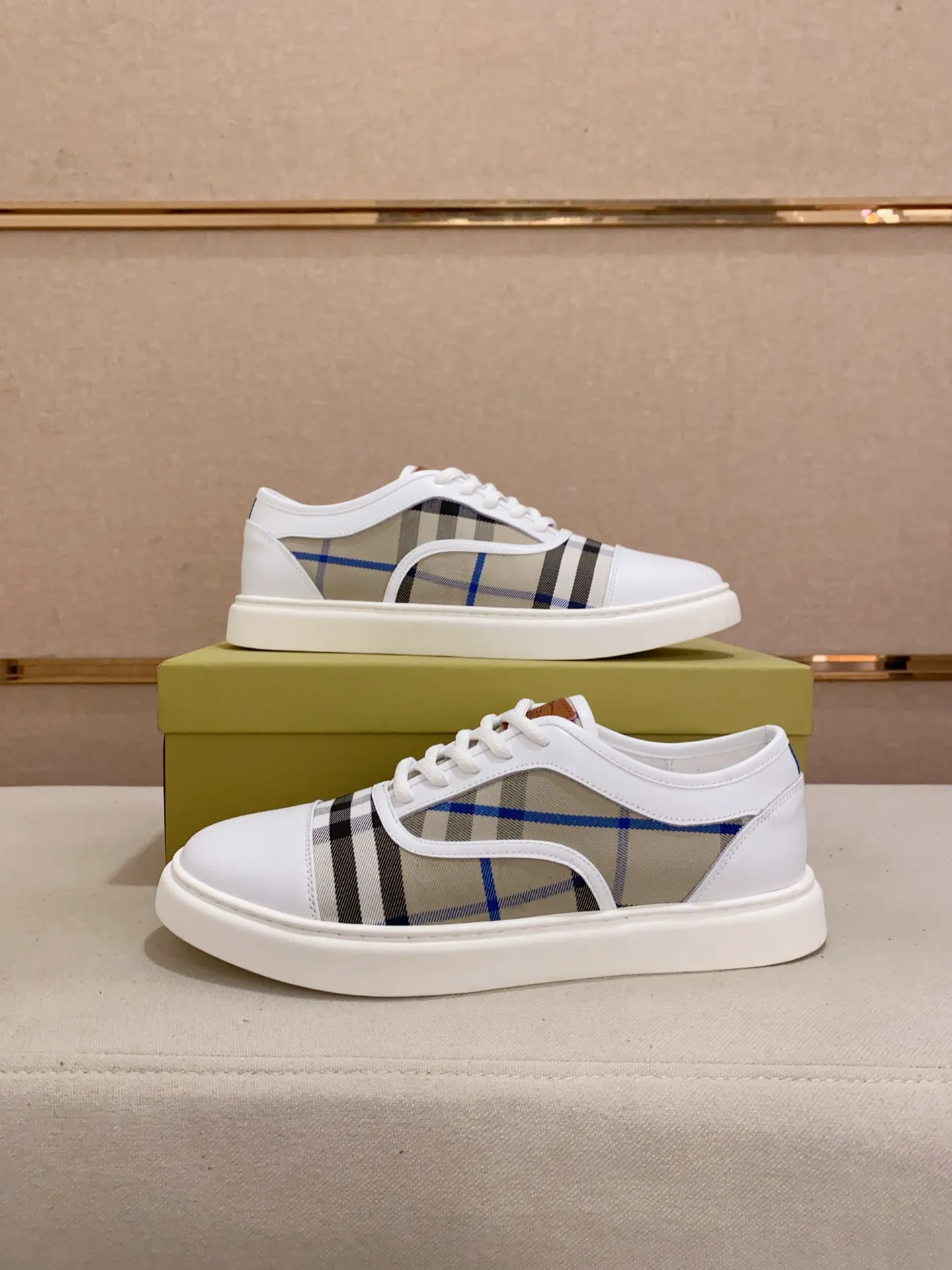 Men's shoes💰: 400💰🇮🇹🇮🇹The counters are synchronized with BURBERRY's top purchasing agents🔍🔍Synchronized sales. Positive code number: 38-44. Italian imported cowhide with official website fabric. Fully imported sheepskin lining, sole: original sole provided by the original factory, exclusive movable molded sole, super comfortable, original factory follow-up goods, 🔍🔍high quality, you can enter and leave the counter at will, welcome to compare (can be customized 45)
